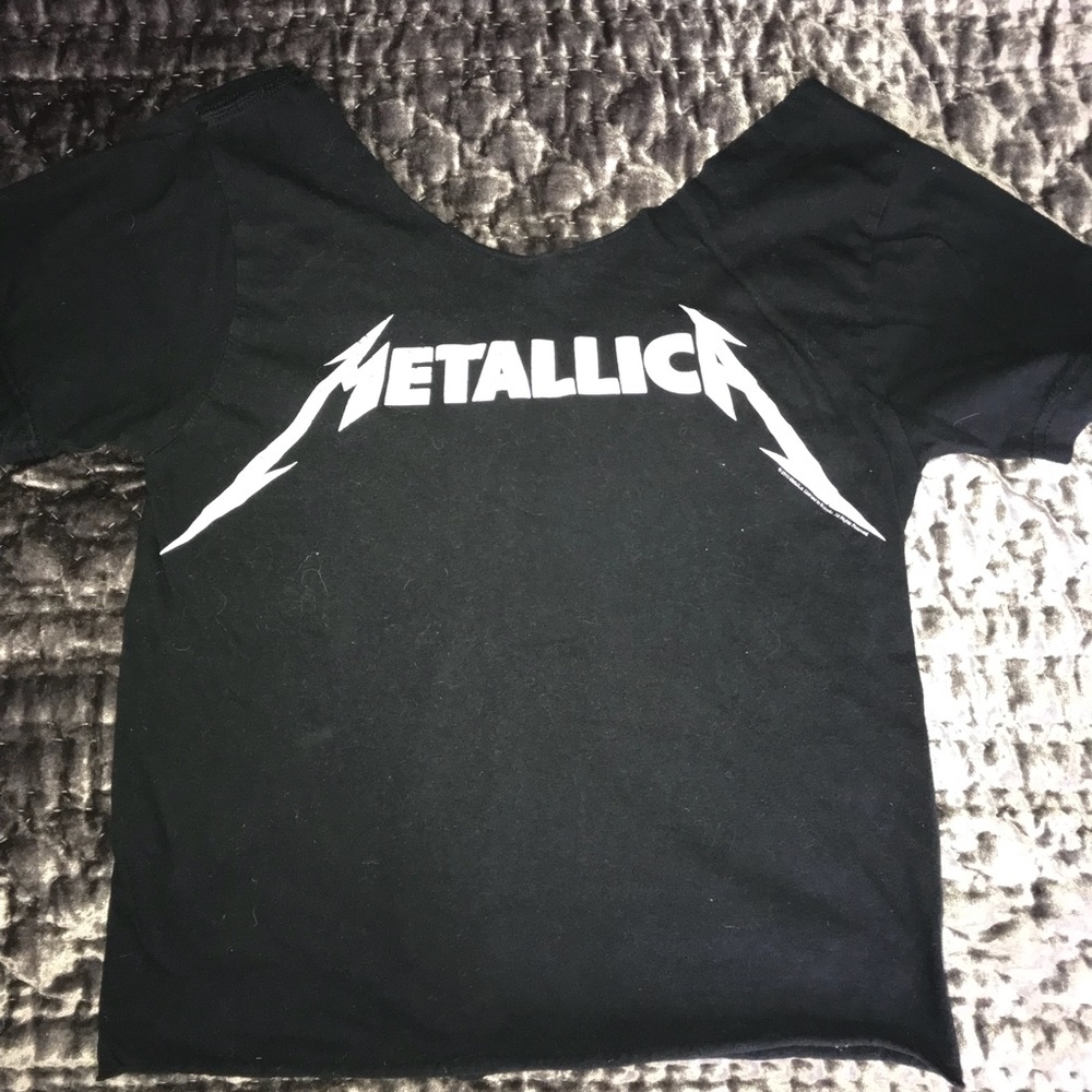 Black and white Metallica tee
